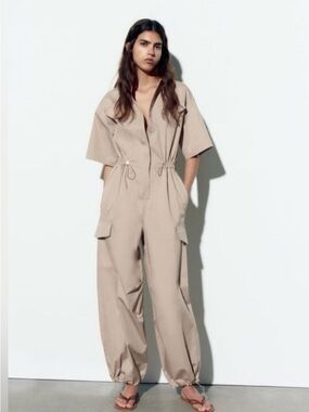 ZARA Sz M CARGO UTILITY GABARDINE JUMPSUIT Short Sleeves Snap Buttons Bungee Hem